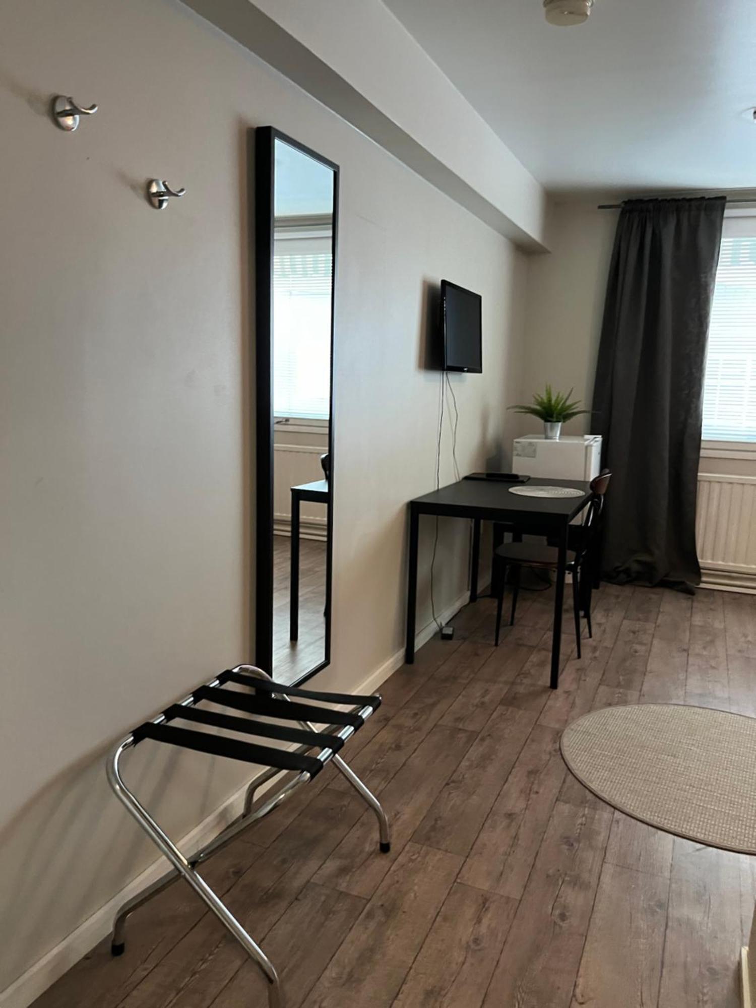 Hotelli Keskipiste Kärsämäki Exterior foto
